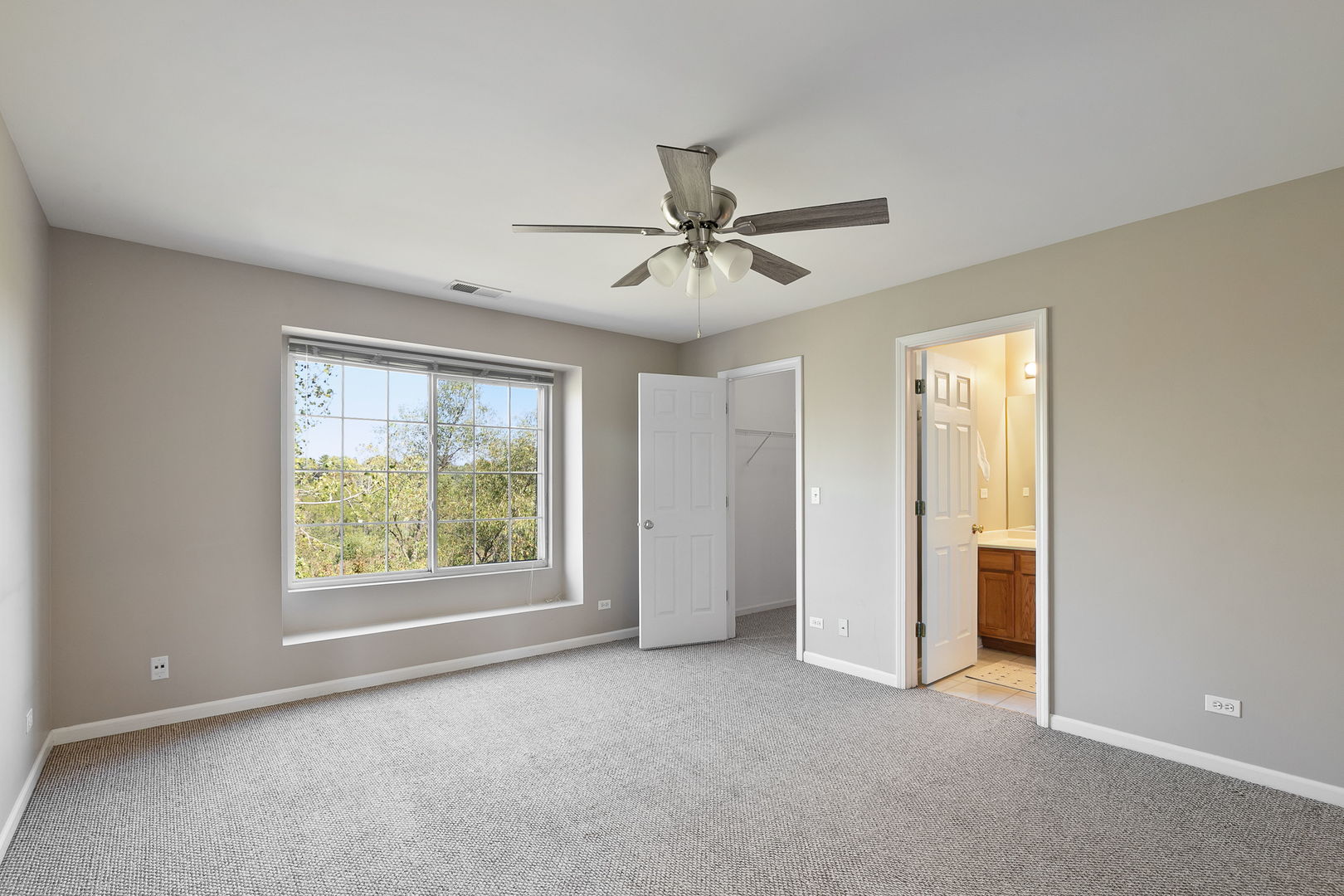 42 village station Lane, Grayslake, IL 60030