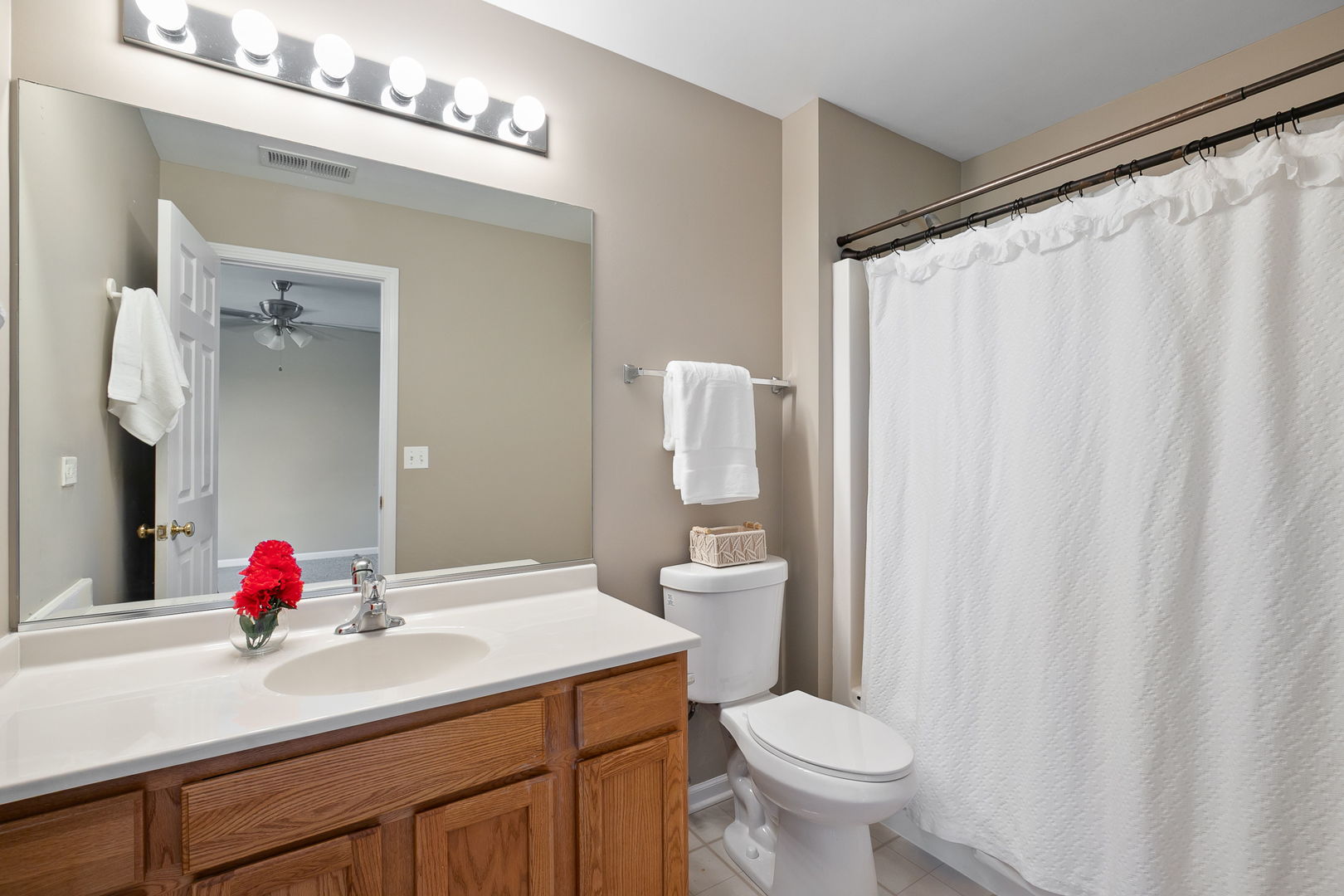 42 village station Lane, Grayslake, IL 60030