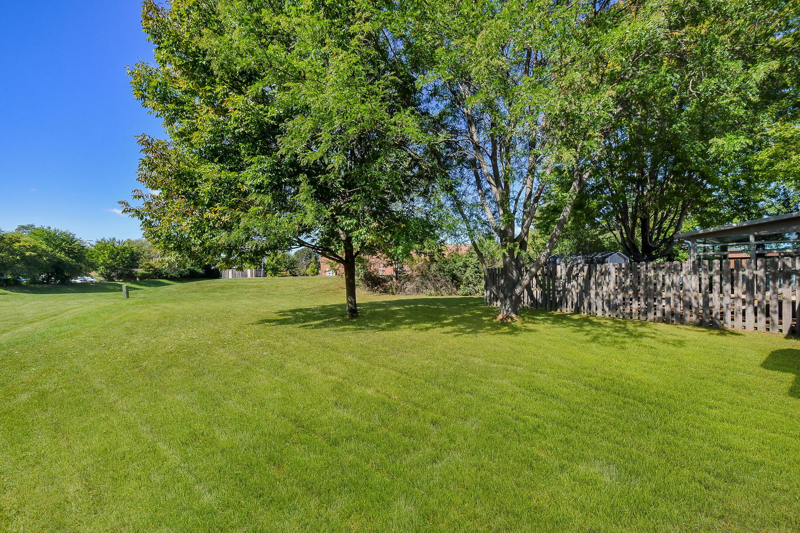 22 Silver Trail, North Aurora, IL 60542