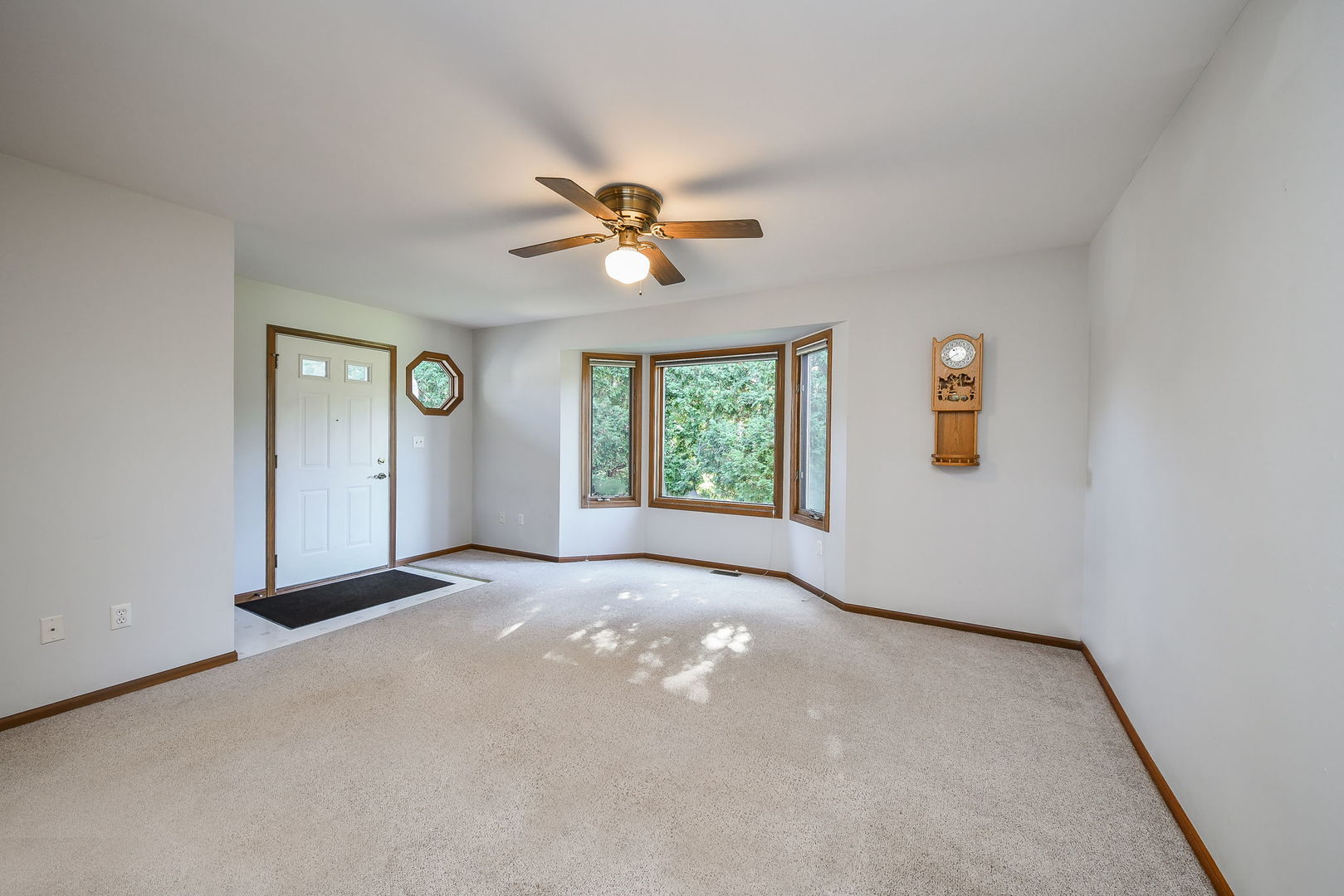 22 Silver Trail, North Aurora, IL 60542