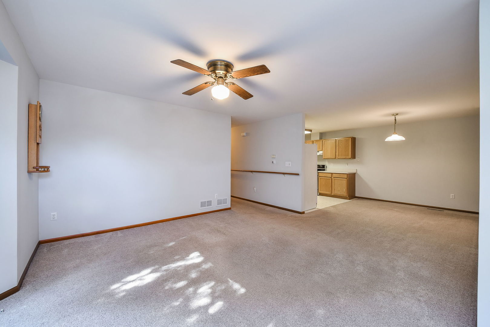 22 Silver Trail, North Aurora, IL 60542