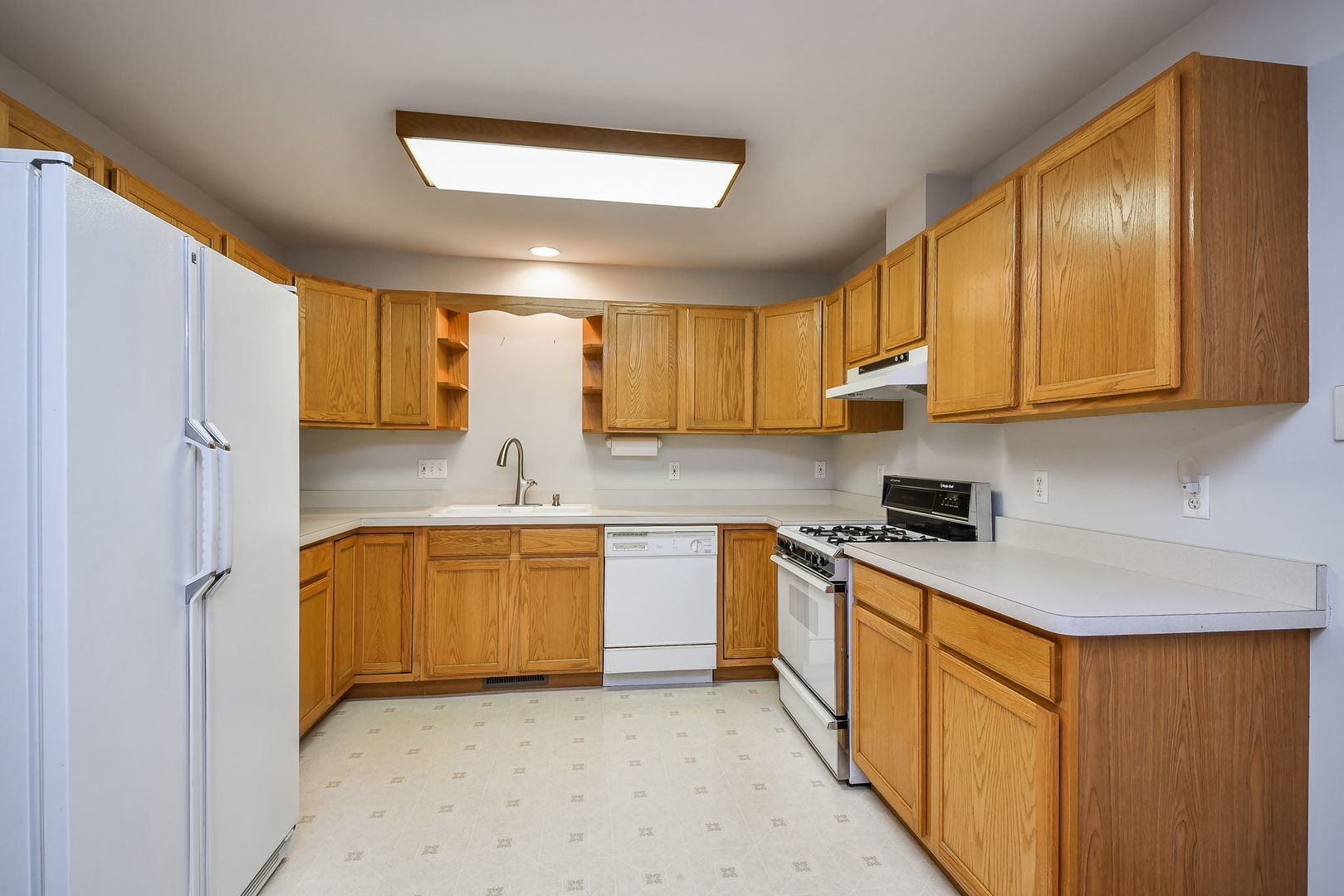 22 Silver Trail, North Aurora, IL 60542