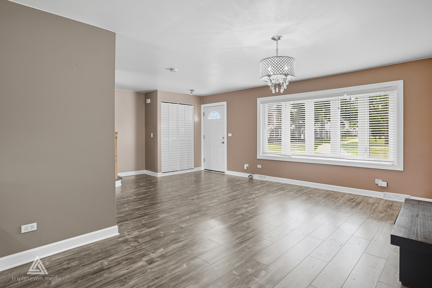 243 Washington Square, Wood Dale, IL 60191