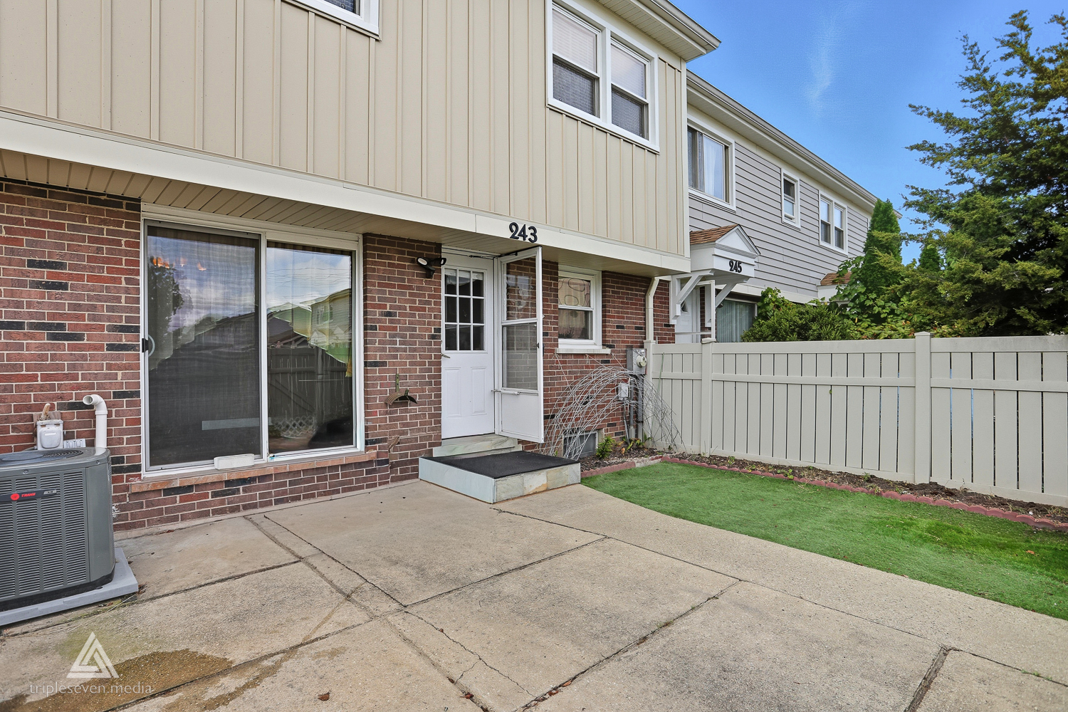243 Washington Square, Wood Dale, IL 60191