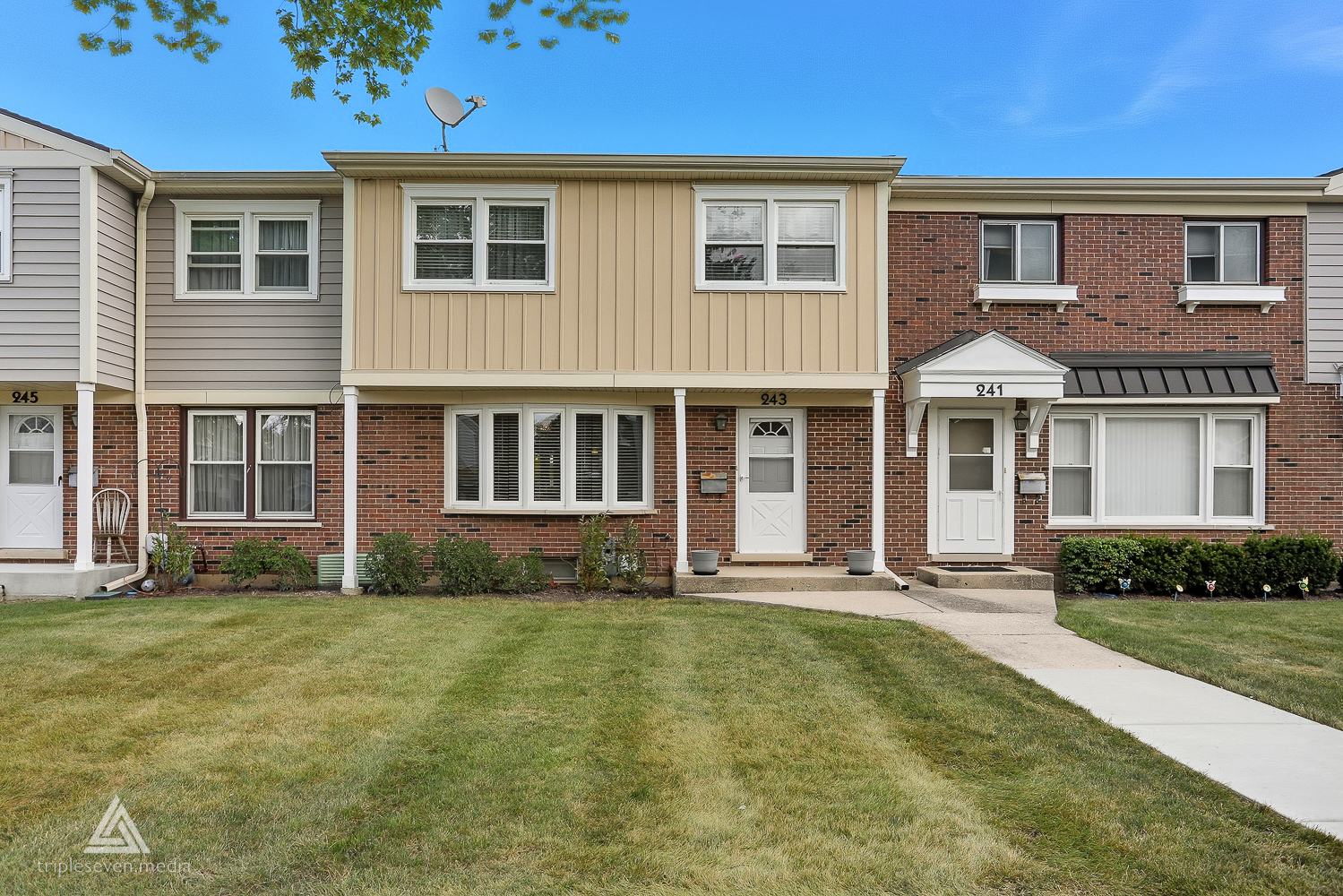 243 Washington Square, Wood Dale, IL 60191