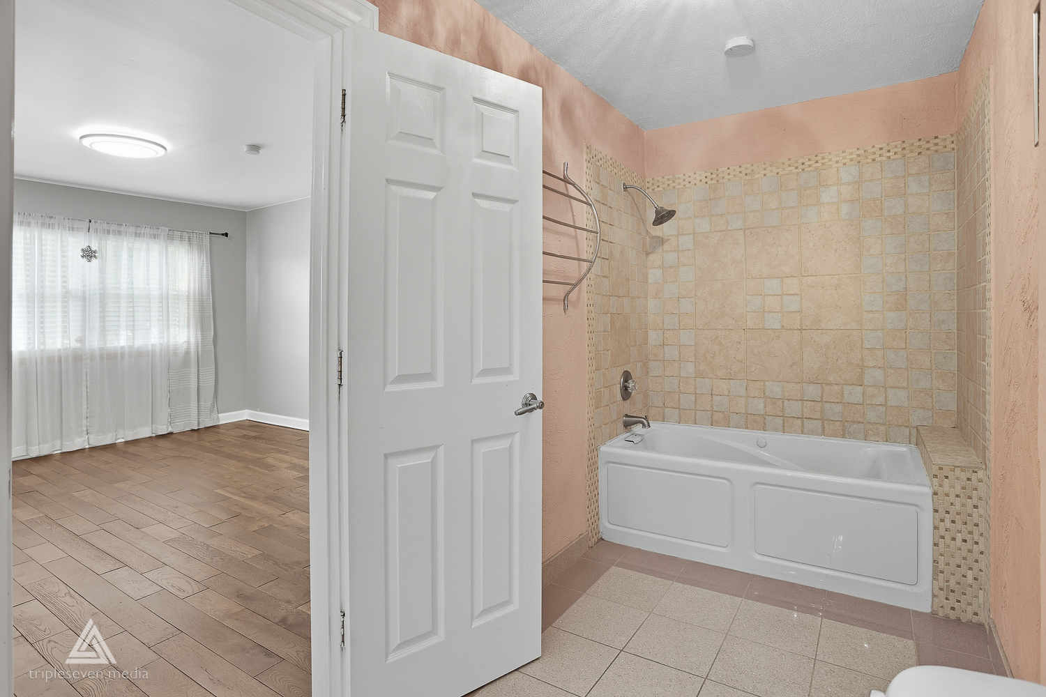 243 Washington Square, Wood Dale, IL 60191