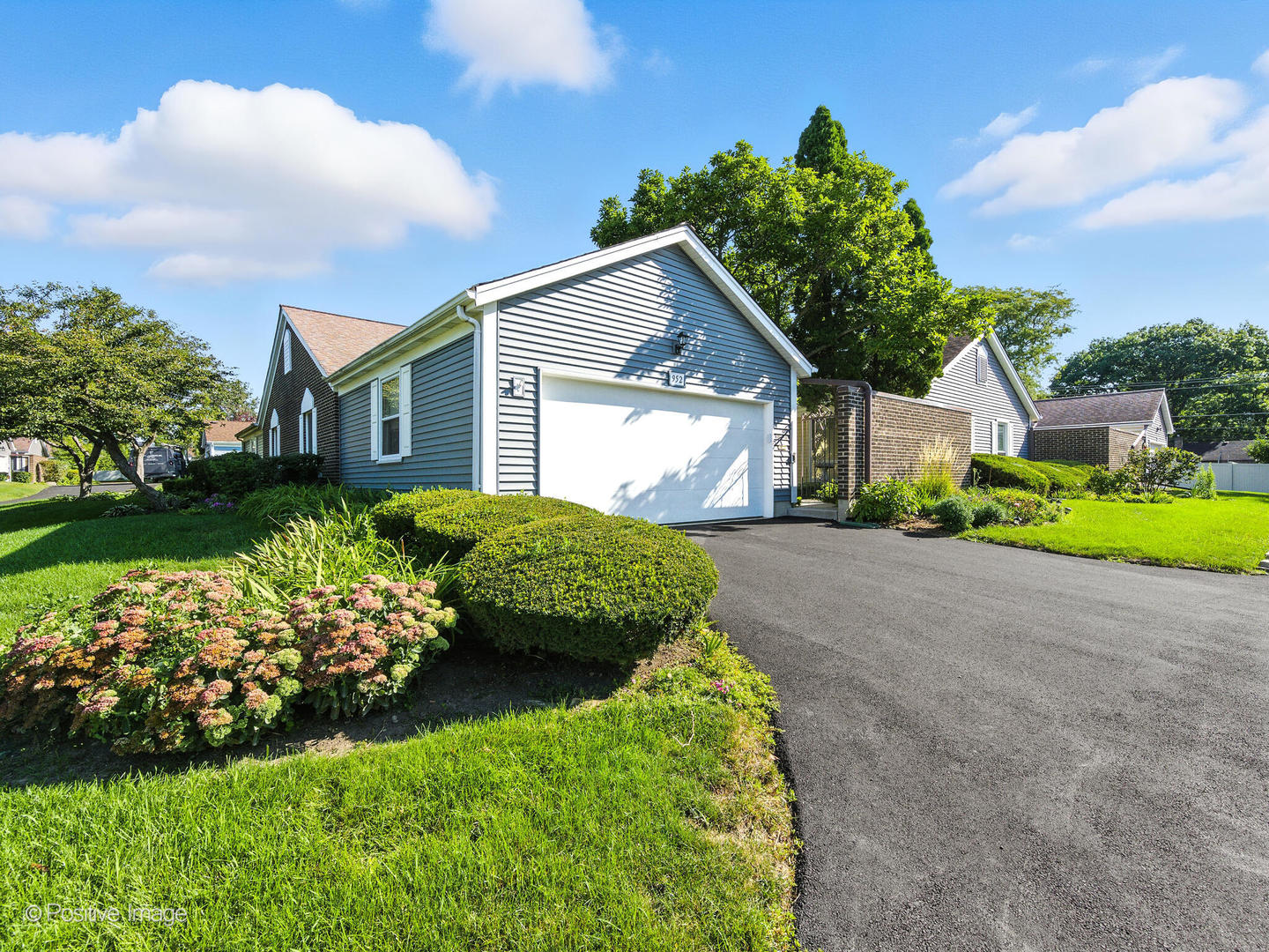 952 Dartmouth Drive, Wheaton, IL 60189