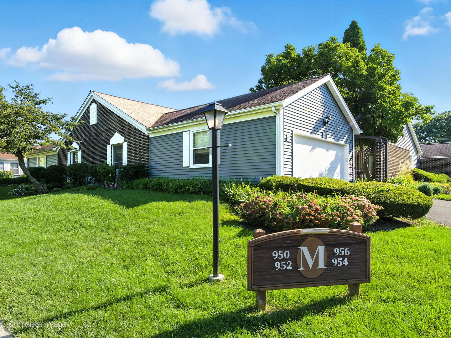 952 Dartmouth Drive, Wheaton, IL 60189