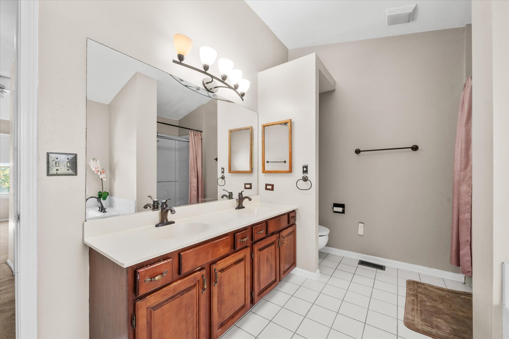 2780 Carriage Way, Aurora, IL 60504