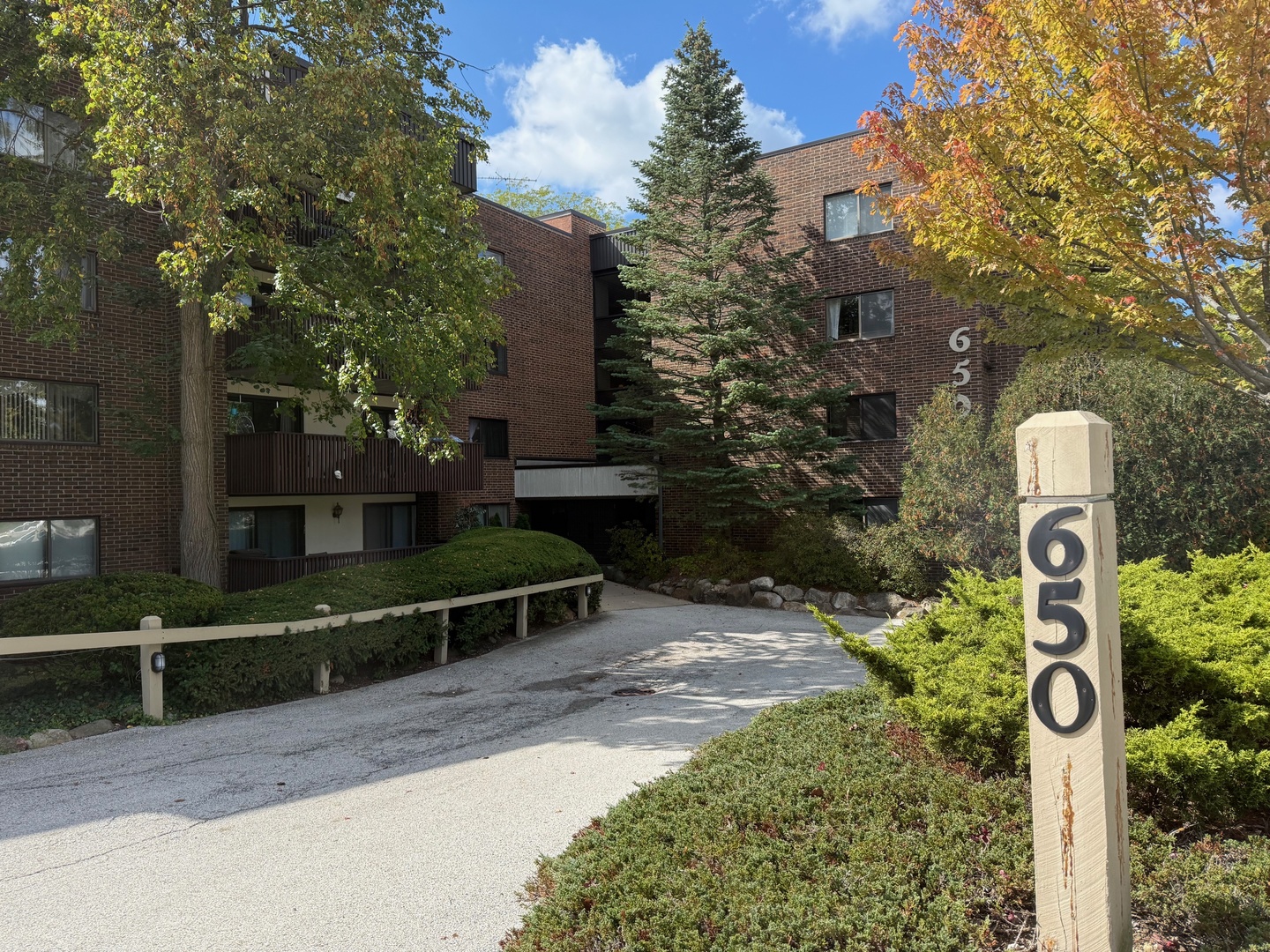 650 Whitney Court #203, Gurnee, IL 60031