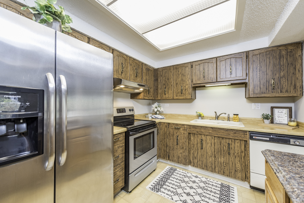 650 Whitney Court #203, Gurnee, IL 60031