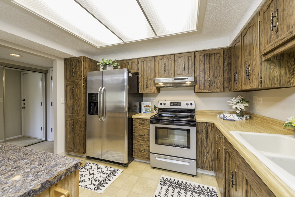 650 Whitney Court #203, Gurnee, IL 60031