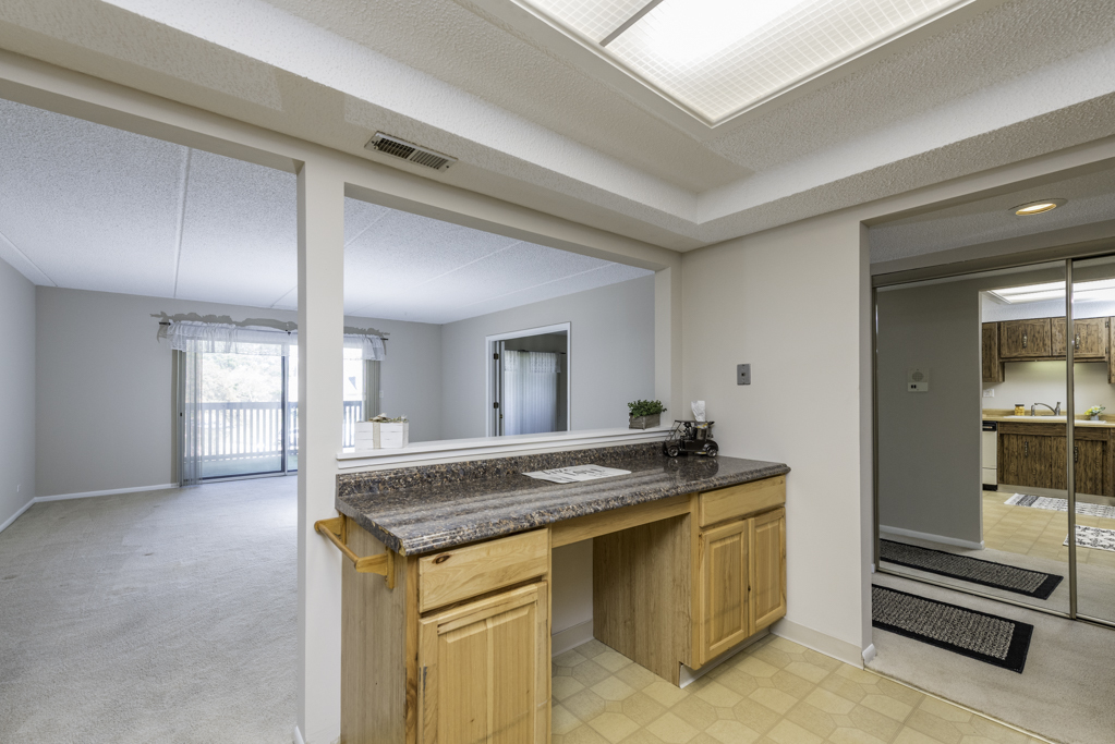 650 Whitney Court #203, Gurnee, IL 60031