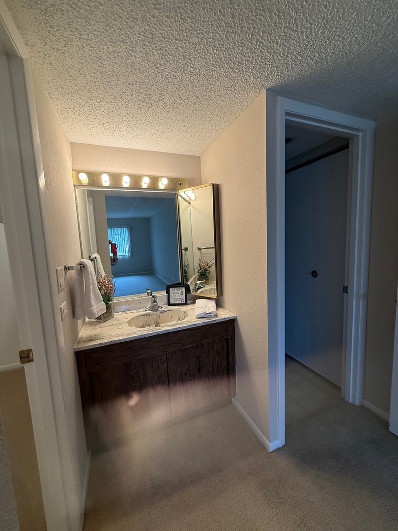 650 Whitney Court #203, Gurnee, IL 60031
