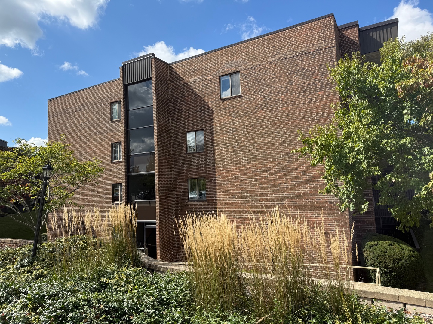 650 Whitney Court #203, Gurnee, IL 60031