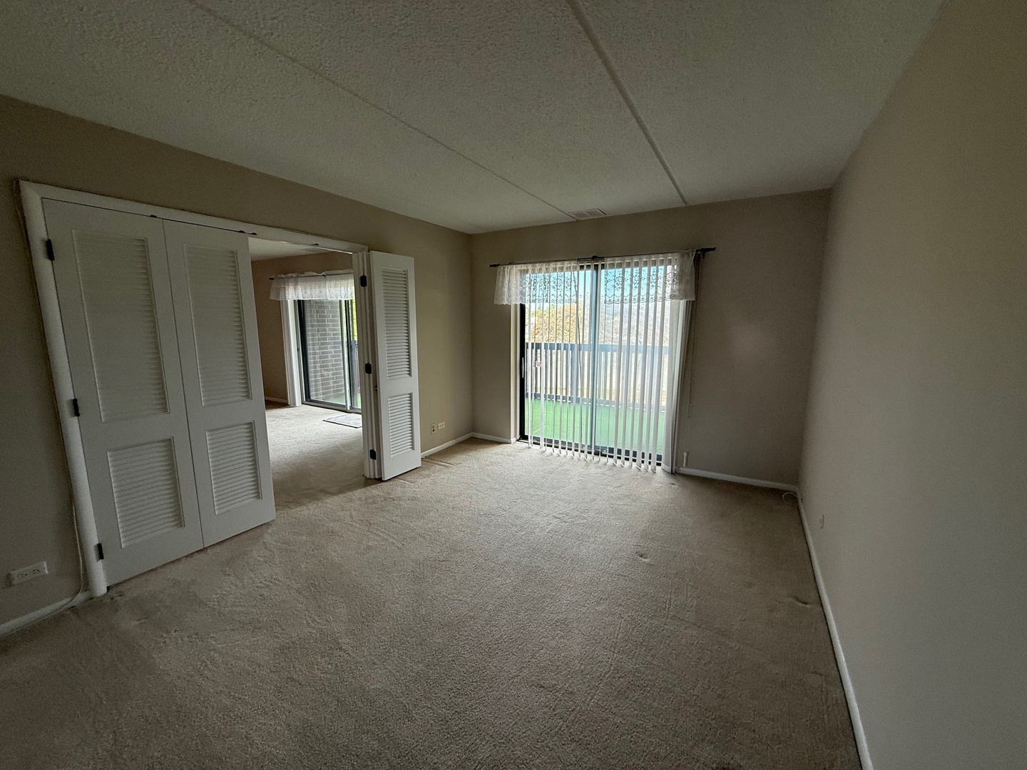 650 Whitney Court #203, Gurnee, IL 60031