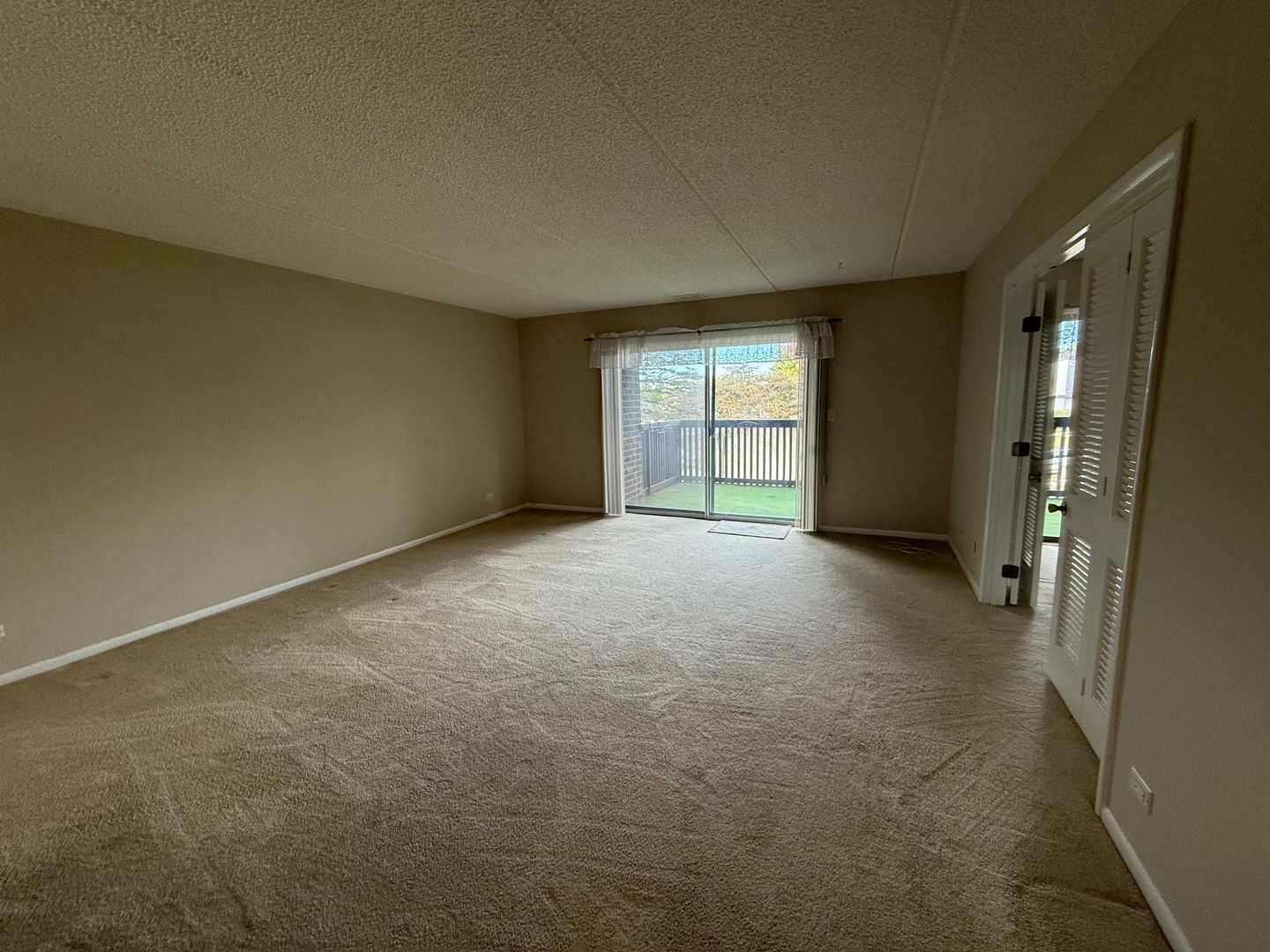 650 Whitney Court #203, Gurnee, IL 60031