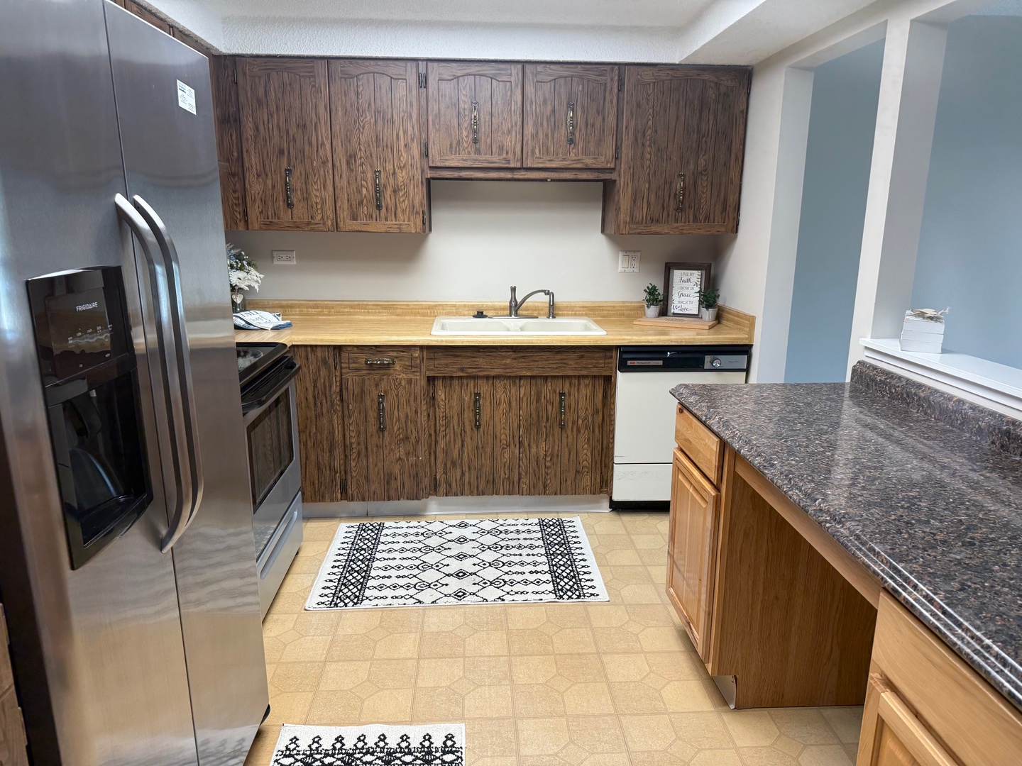 650 Whitney Court #203, Gurnee, IL 60031