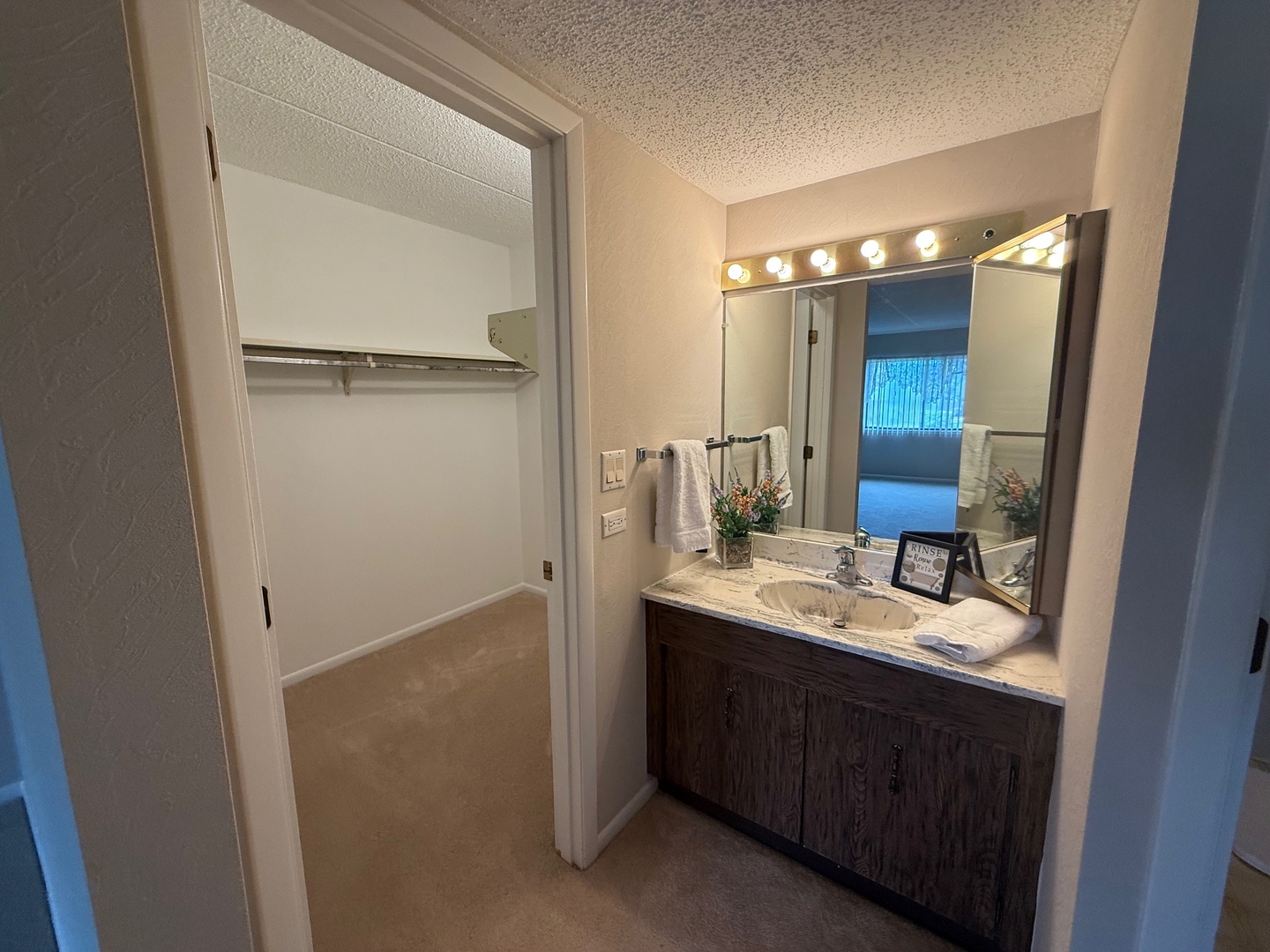 650 Whitney Court #203, Gurnee, IL 60031