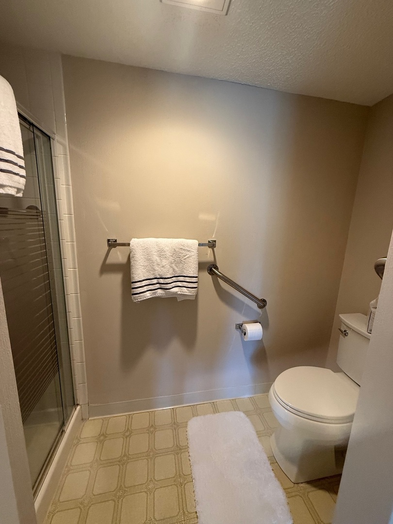 650 Whitney Court #203, Gurnee, IL 60031