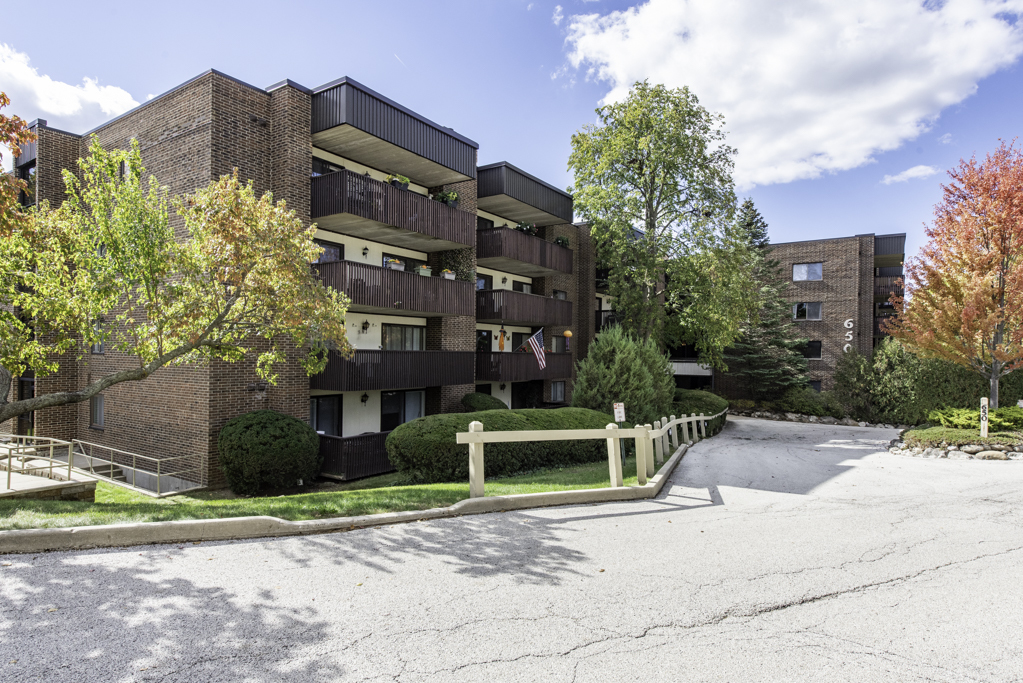 650 Whitney Court #203, Gurnee, IL 60031