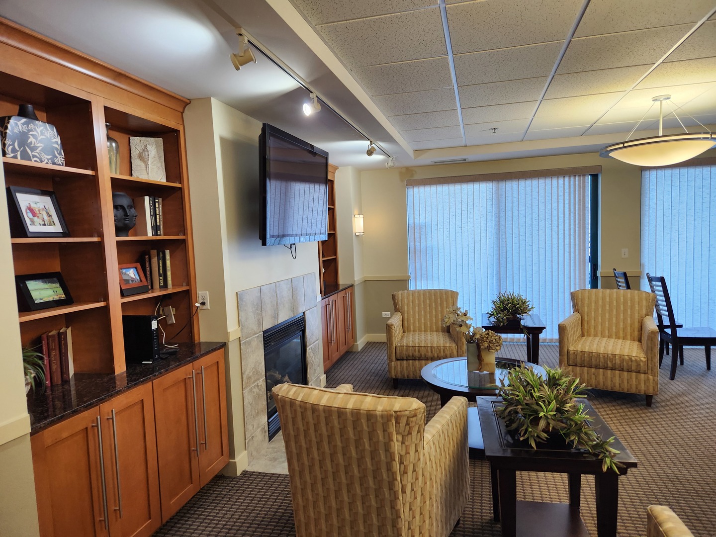 6420 Double Eagle Drive #403, Woodridge, IL 60517