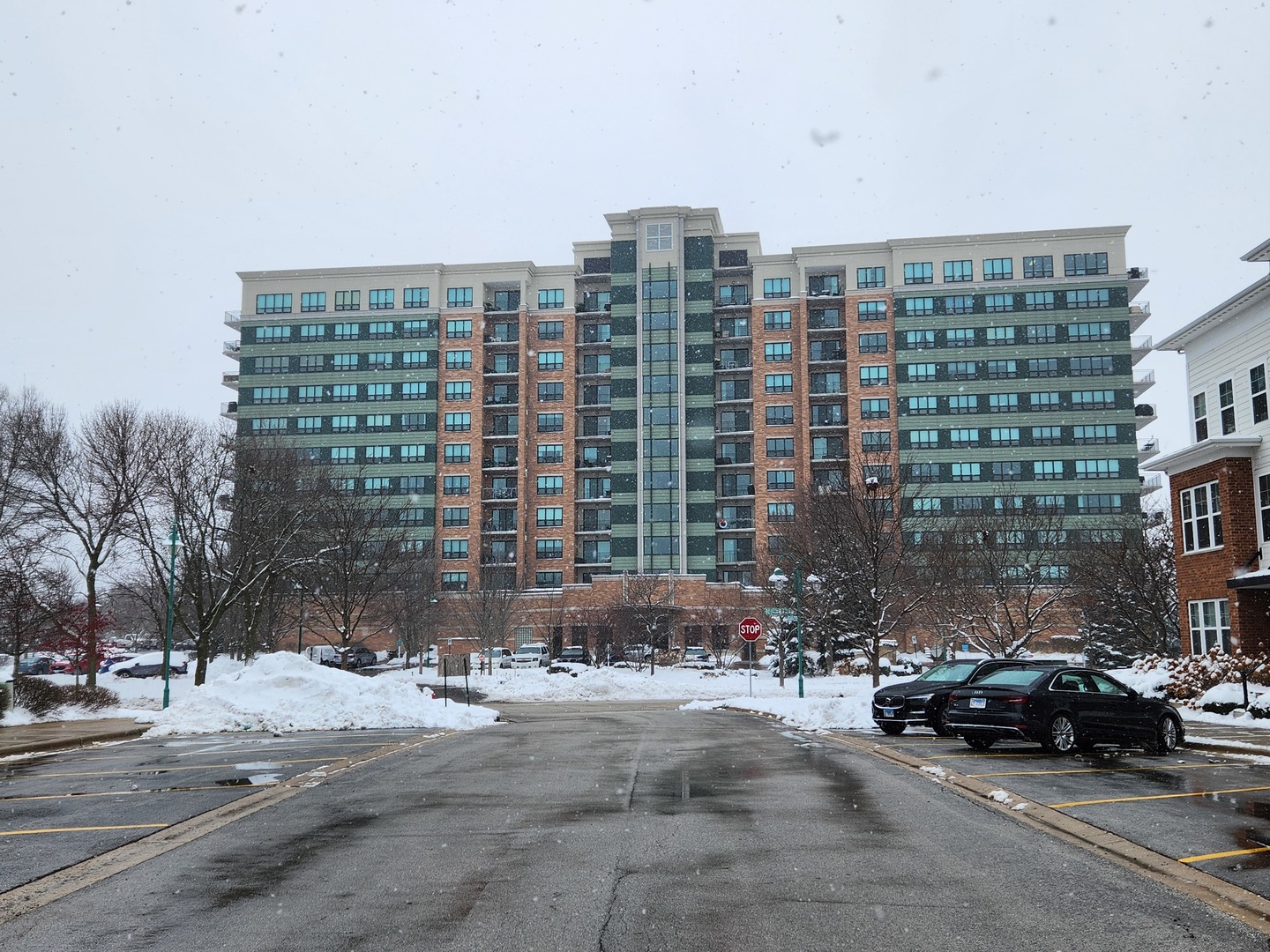 6420 Double Eagle Drive #403, Woodridge, IL 60517