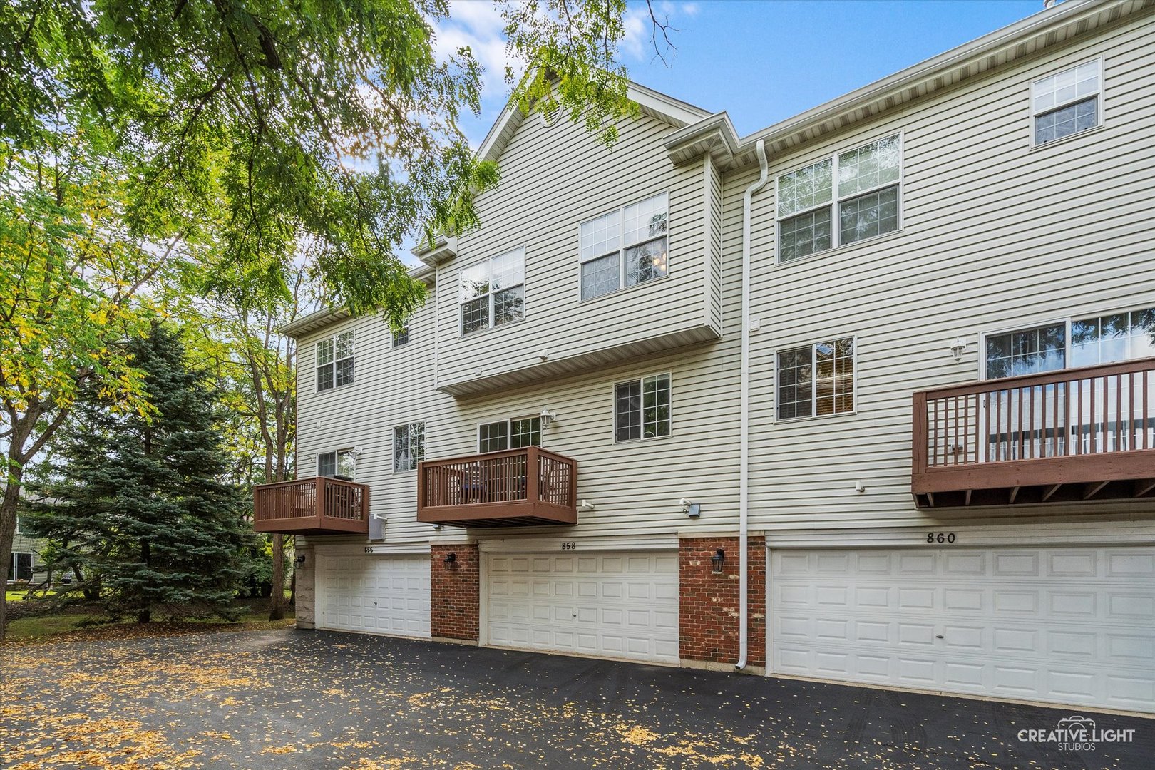 858 Shandrew Drive, Naperville, IL 60540