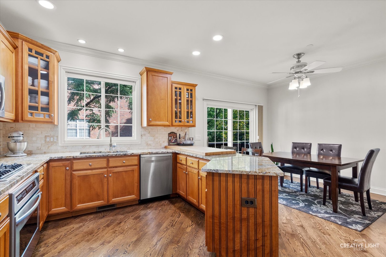 858 Shandrew Drive, Naperville, IL 60540