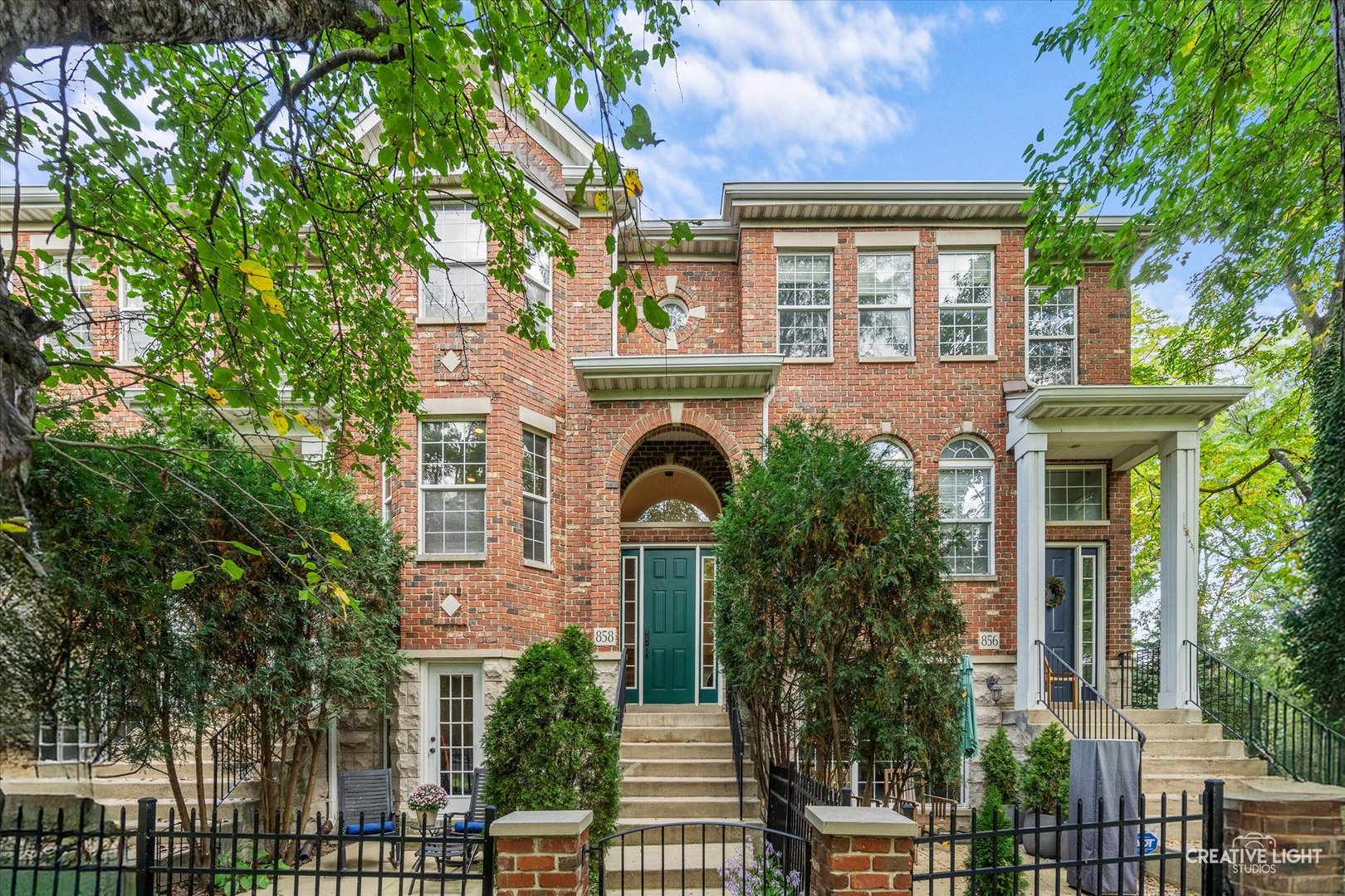 858 Shandrew Drive, Naperville, IL 60540