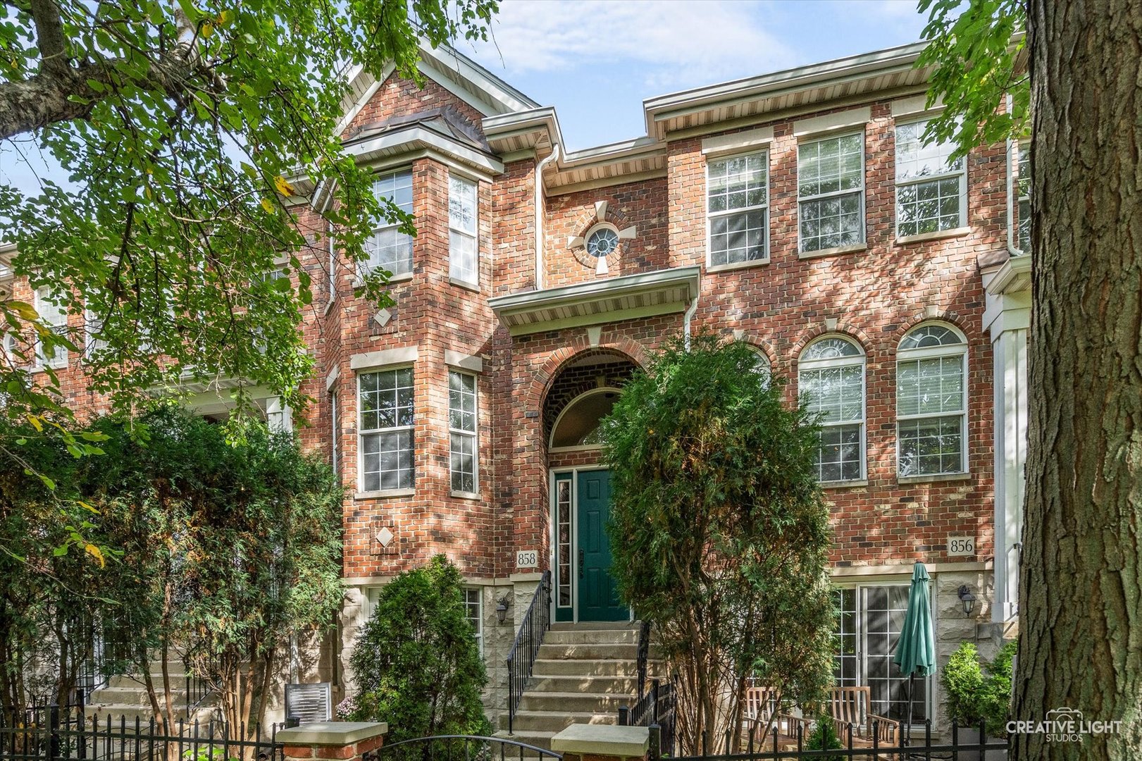 858 Shandrew Drive, Naperville, IL 60540