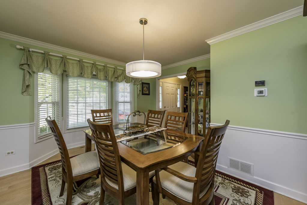 543 Long Hill Road, Gurnee, IL 60031