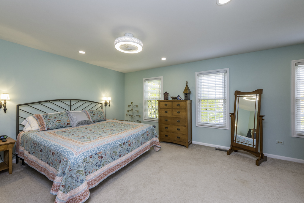 543 Long Hill Road, Gurnee, IL 60031