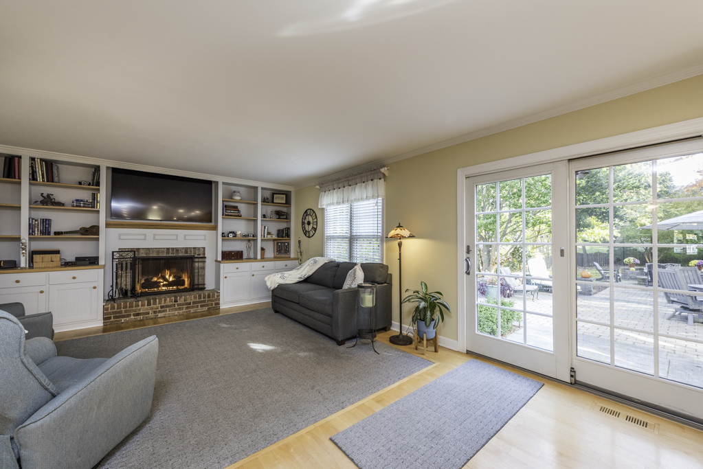 543 Long Hill Road, Gurnee, IL 60031