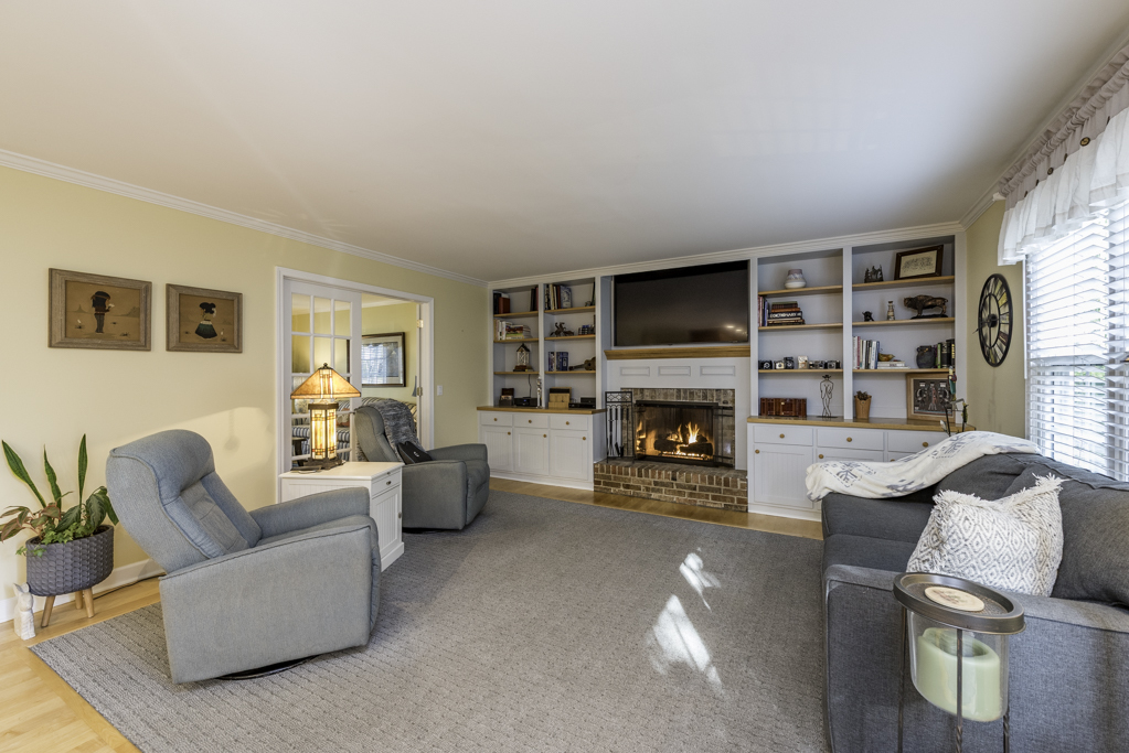 543 Long Hill Road, Gurnee, IL 60031