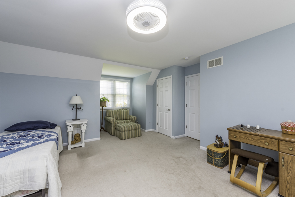 543 Long Hill Road, Gurnee, IL 60031