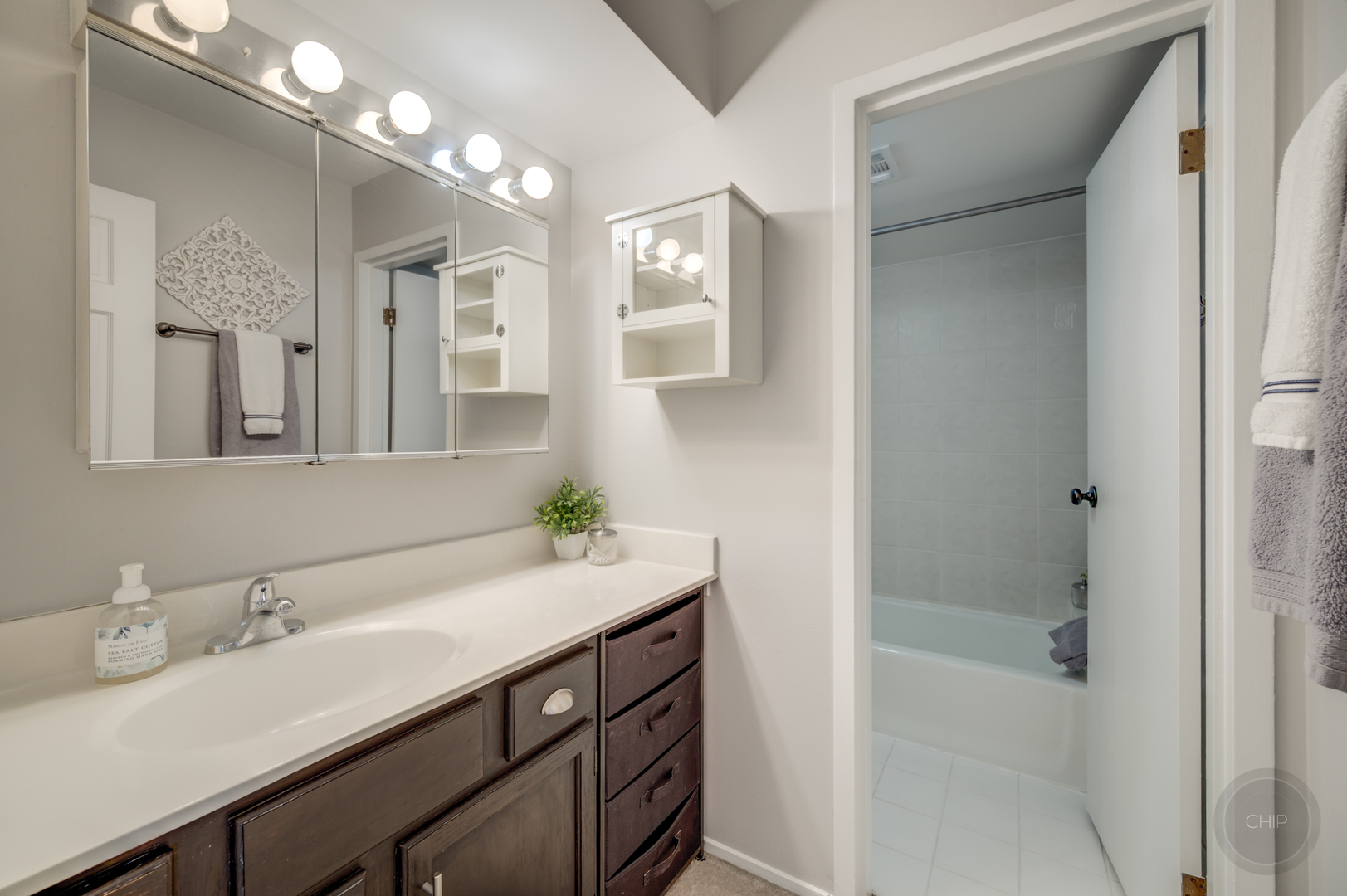 1140 64th Street #6, La Grange Highlands, IL 60525