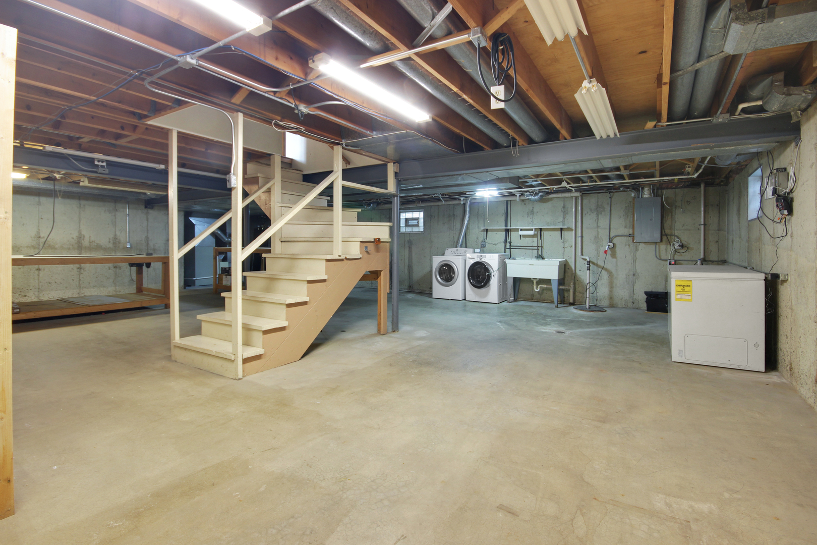 16909 Paxton Avenue, South Holland, IL 60473