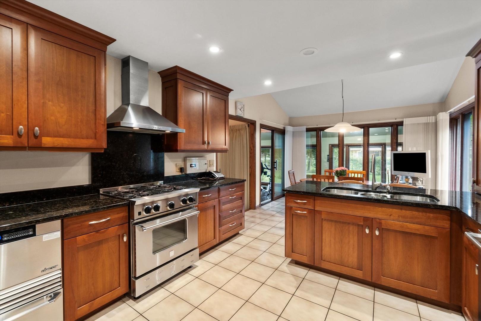 3540 Haweswood Court, Crete, IL 60417