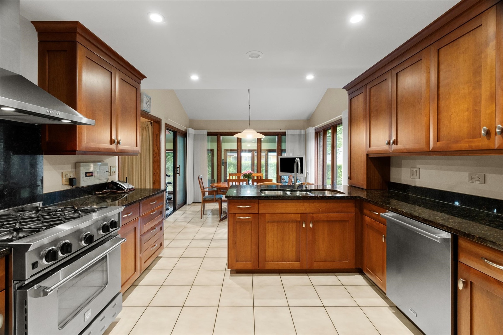 3540 Haweswood Court, Crete, IL 60417