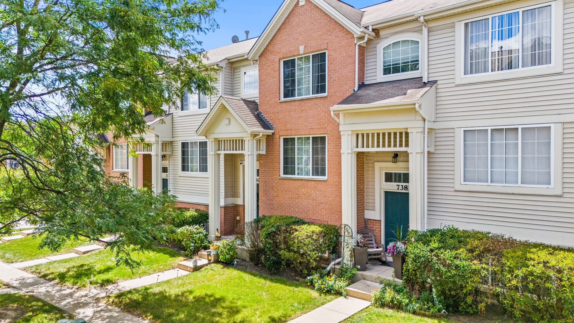 738 Hanbury Drive #738, Des Plaines, IL 60016