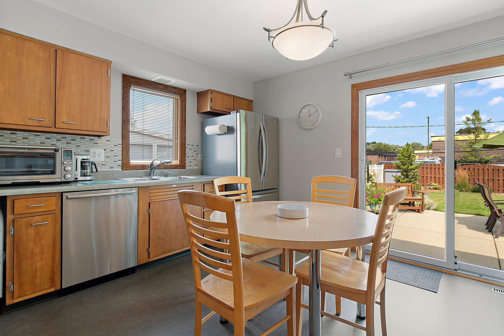 1822 E Cree Lane, Mount Prospect, IL 60056