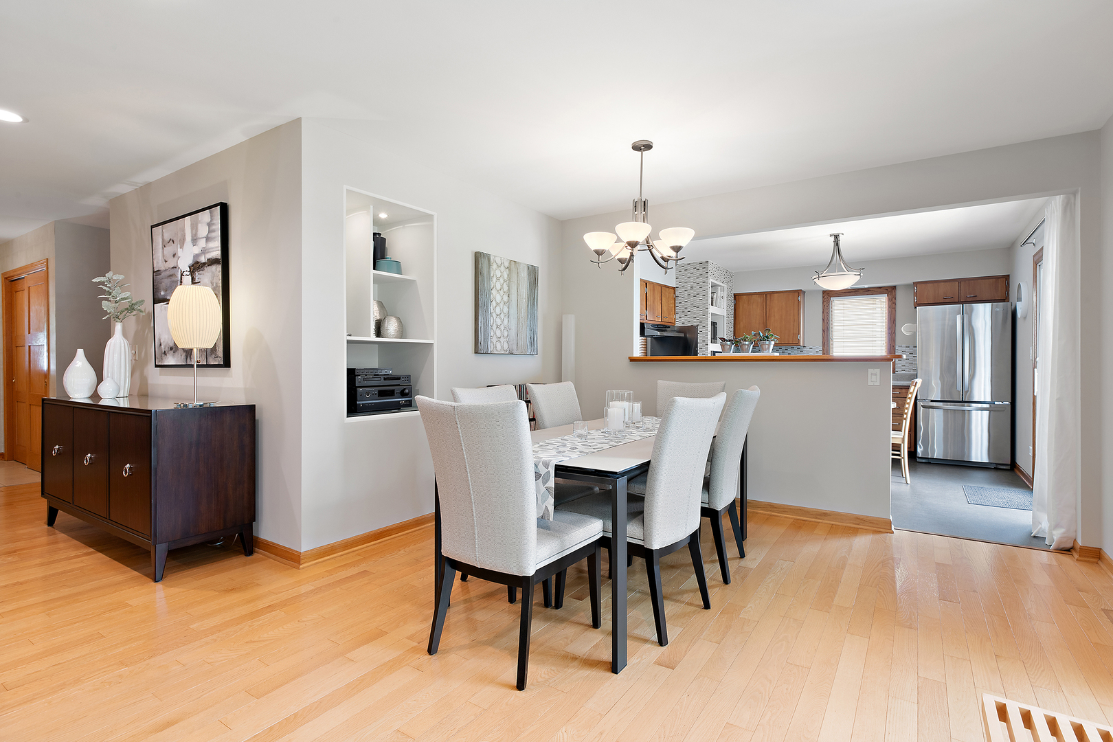 1822 E Cree Lane, Mount Prospect, IL 60056