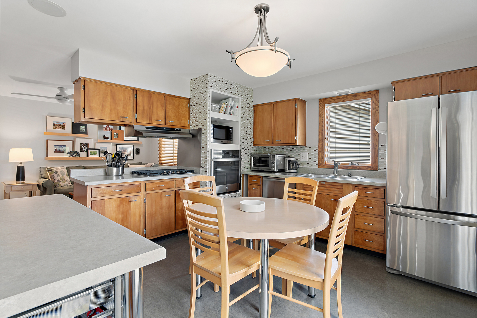 1822 E Cree Lane, Mount Prospect, IL 60056