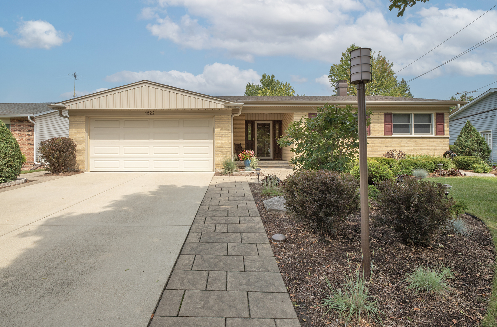 1822 E Cree Lane, Mount Prospect, IL 60056