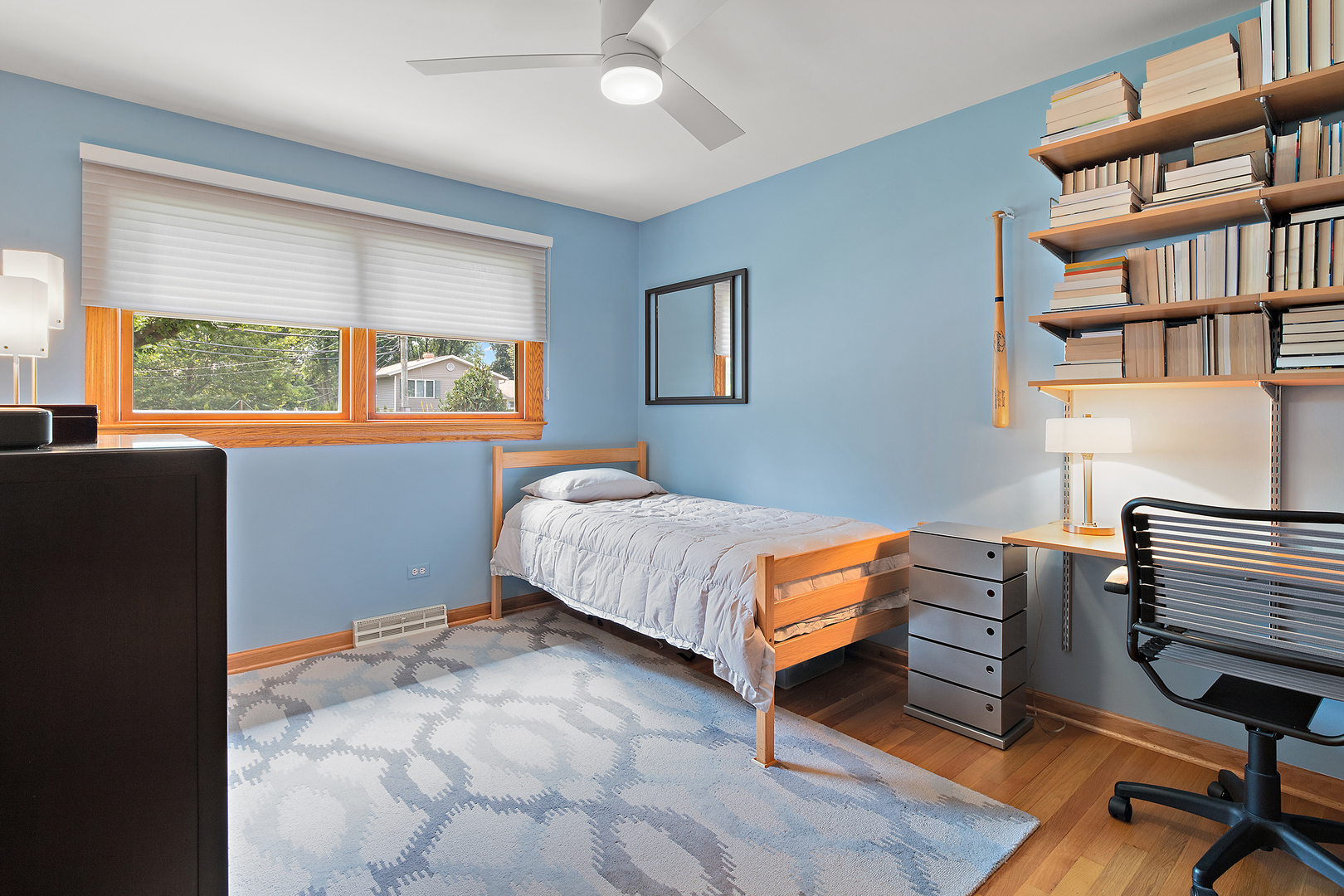 1822 E Cree Lane, Mount Prospect, IL 60056