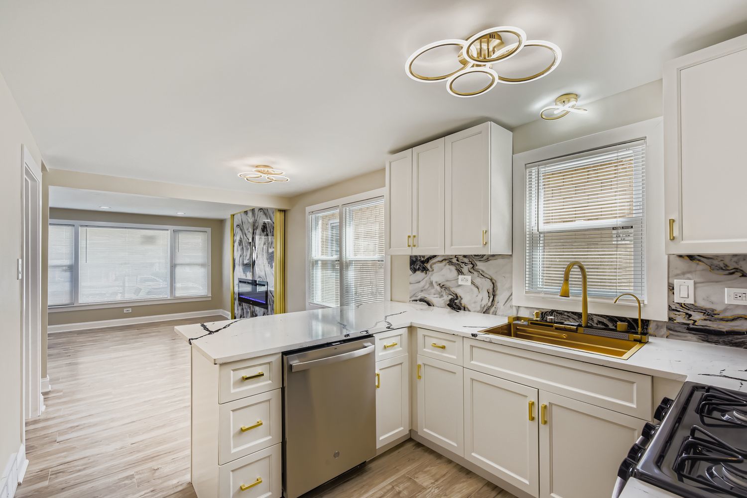 10046 S Indiana Avenue, Chicago, IL 60628