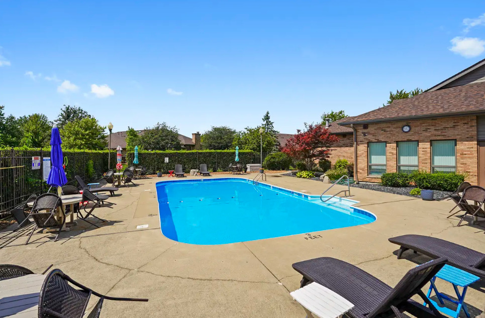 9378 Fox Run Circle, Frankfort, IL 60423