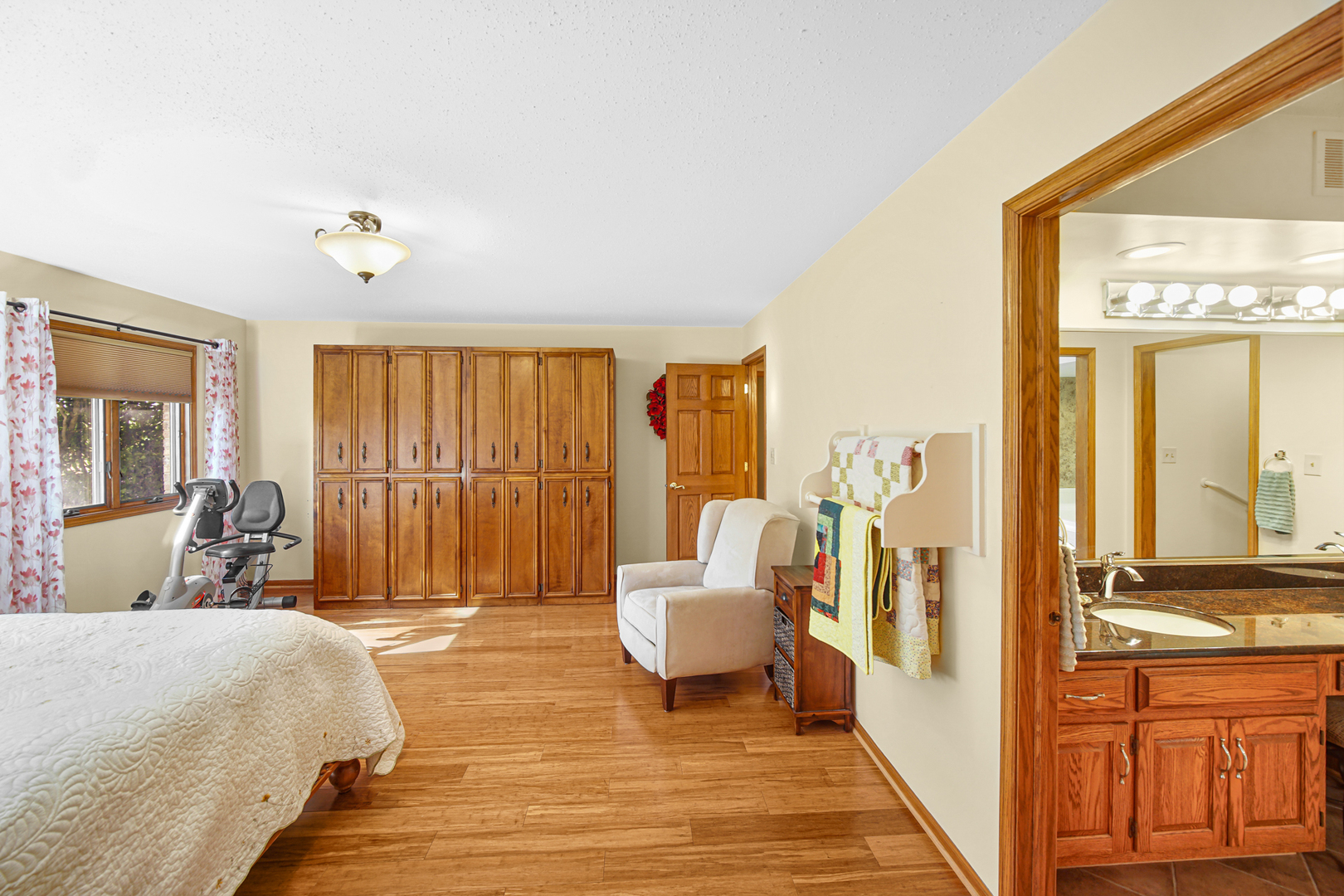 9378 Fox Run Circle, Frankfort, IL 60423