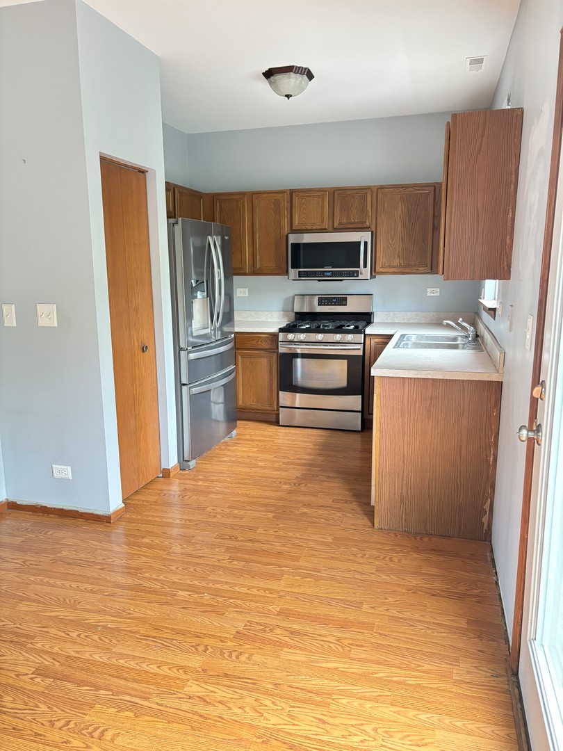 3032 Woodside Drive, Joliet, IL 60431